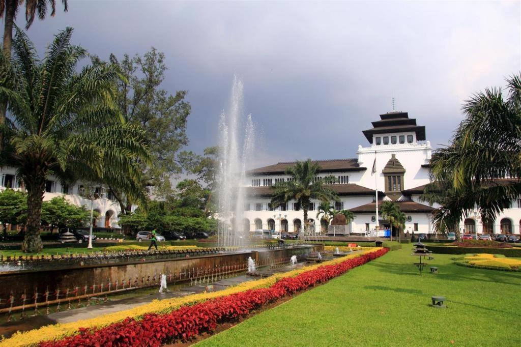 Verona Palace Hotel Bandung Eksteriør bilde